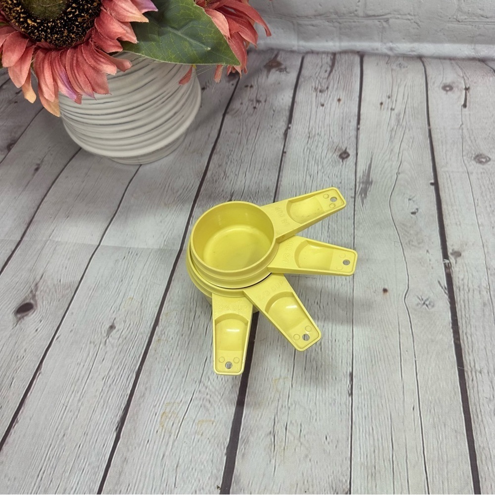 vintage tupperware gold Measuring Cups replacements not a full set